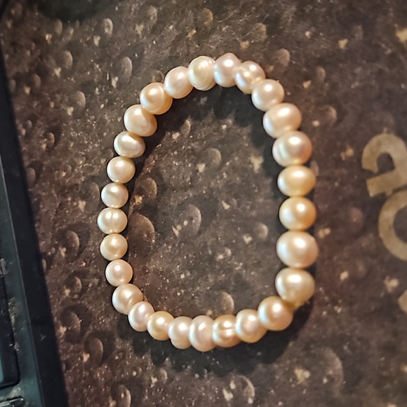 Real White Pearl Stretch Bracelet - Picture 3 of 3